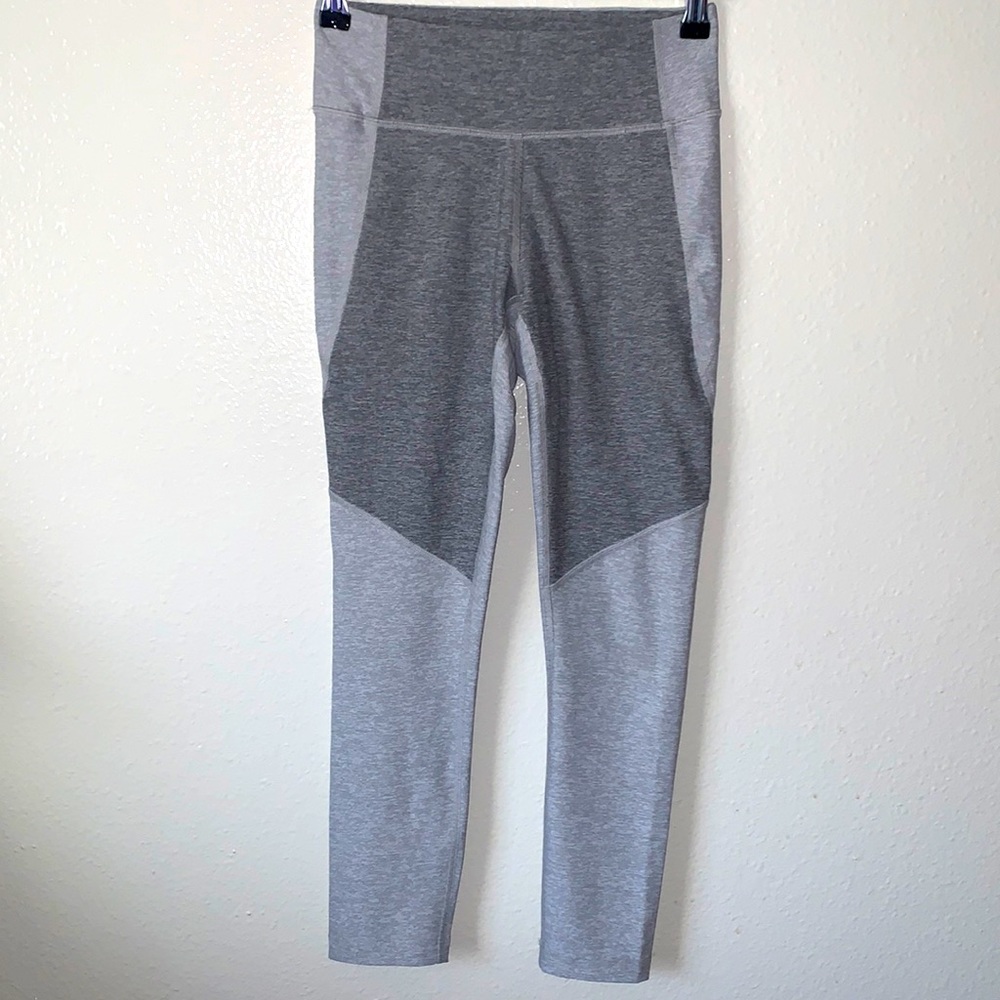 Outdoor Voices® 3/4 Warmup Leggings in Dove/Ash SIZE XS